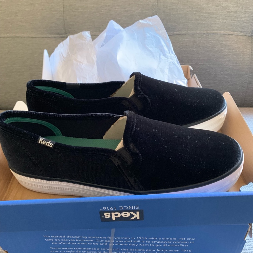 ✖️SOLD✖️Keds platform black velvet slip on Size 6 - Picture 1 of 4